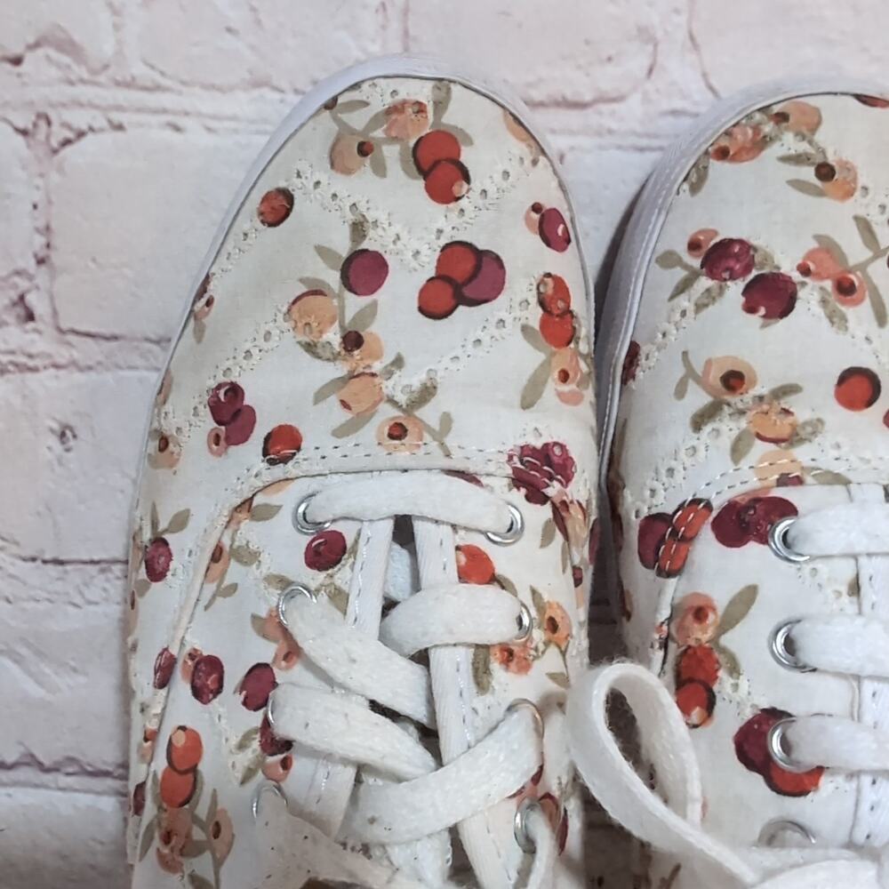 Keds x Taylor Swift Eyelet Berry Sneakers 7.5 Swiftie Casual Cherries Boho - Picture 3 of 13